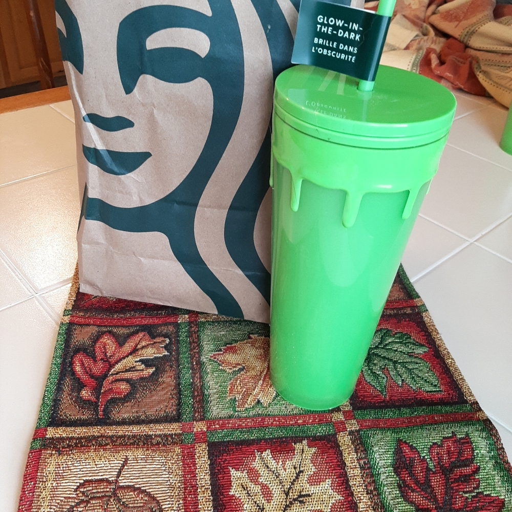 - NWT Starbucks 2023 Slime Glow In Dark Venti cold cup - Halloween 2023